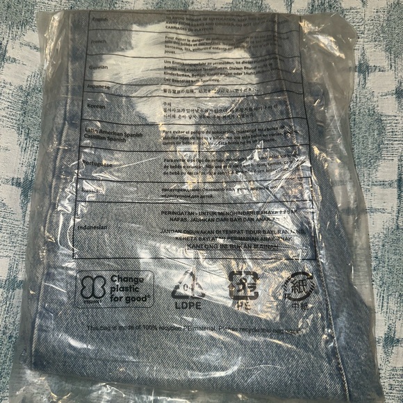 Levi's Women's Classic Blue Straight Jeans - Picture 2 of 6